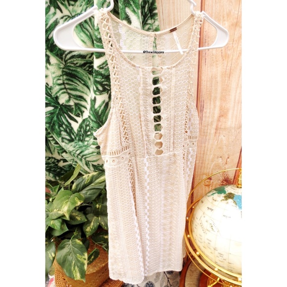 Free People Dresses & Skirts - Free people bohemian lace mini dress with pockets 🍃